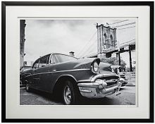 постер с паспарту в раме vintage car parked by city bridge в Самаре